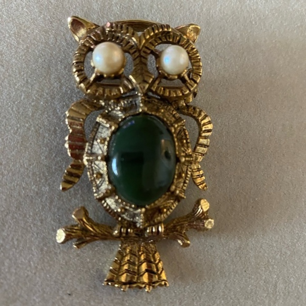 Owl fashion pin with green and pearl stones. Brass metal. 2” looks great on!